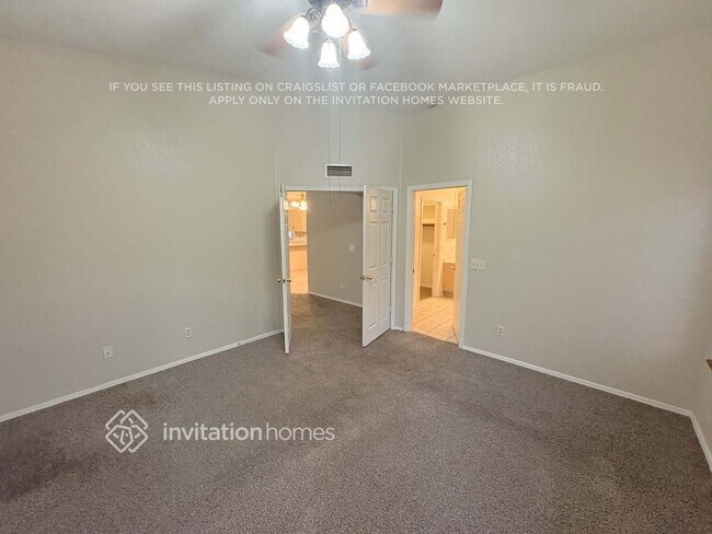 Foto del edificio - 7934 W Laurel Ln