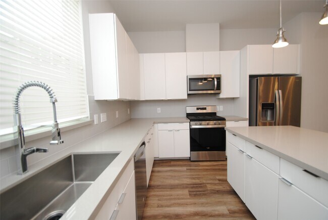 Foto del edificio - 1270 N Post Oak Rd