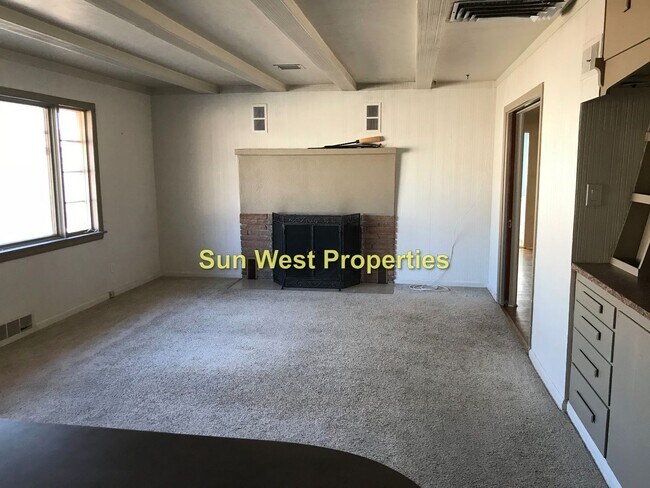 Building Photo - 4 Bedroom 2 Bath Home for Rent