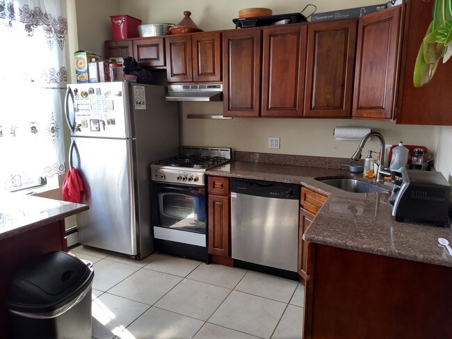 HUGE, sunny kitchen - 439 73rd St