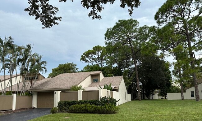 Building Photo - 319 Wood Dale Dr