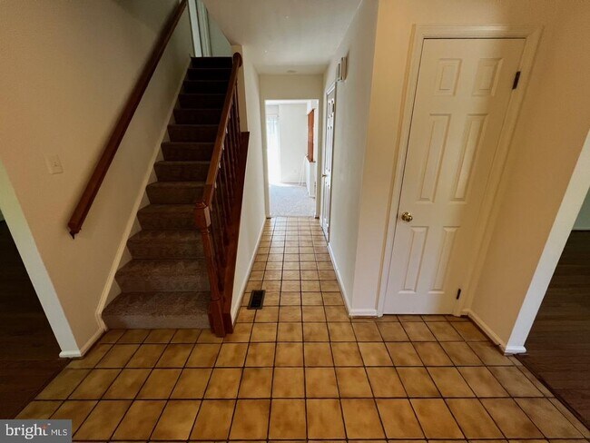 Foto del edificio - 1103 Halesworth Dr