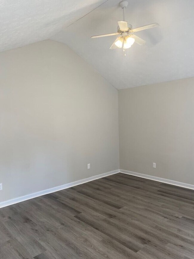 Building Photo - Cute, Cute, Cute Three Bedroom
