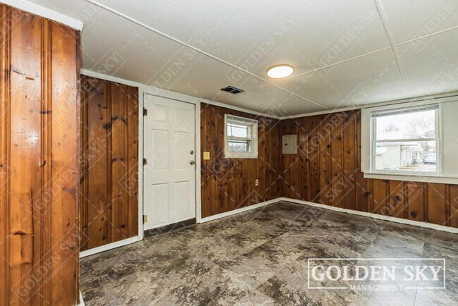 Building Photo - 2011 E 18th St