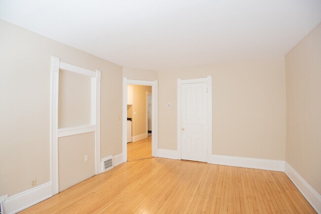 Foto del edificio - 2728 N Murray Ave