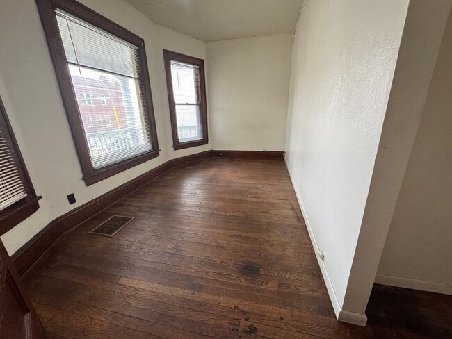 Foto del edificio - 213-215 N Paterson