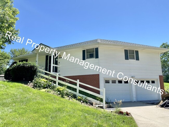 Building Photo - Custom Home in Liberty with 3rd Non-conforming Bedroom