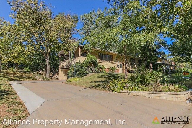 Building Photo - 3 br, 2 bath House - 2021 Blue Hills Rd.