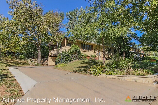 Foto del edificio - 3 br, 2 bath House - 2021 Blue Hills Rd.