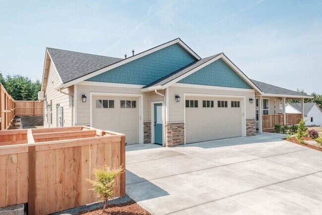 Foto del edificio - NEW CONSTRUCTION 1BD W/GARAGE & YARD