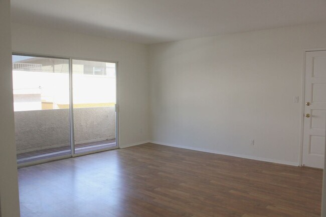 Building Photo - 854 9th St