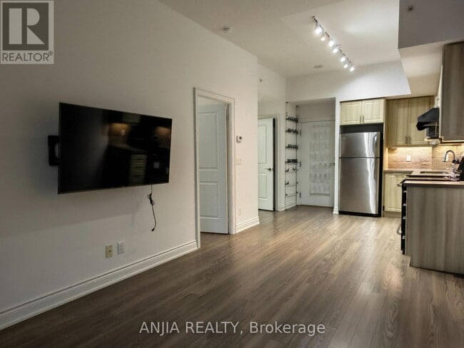 Building Photo - 89 S Town Centre Blvd