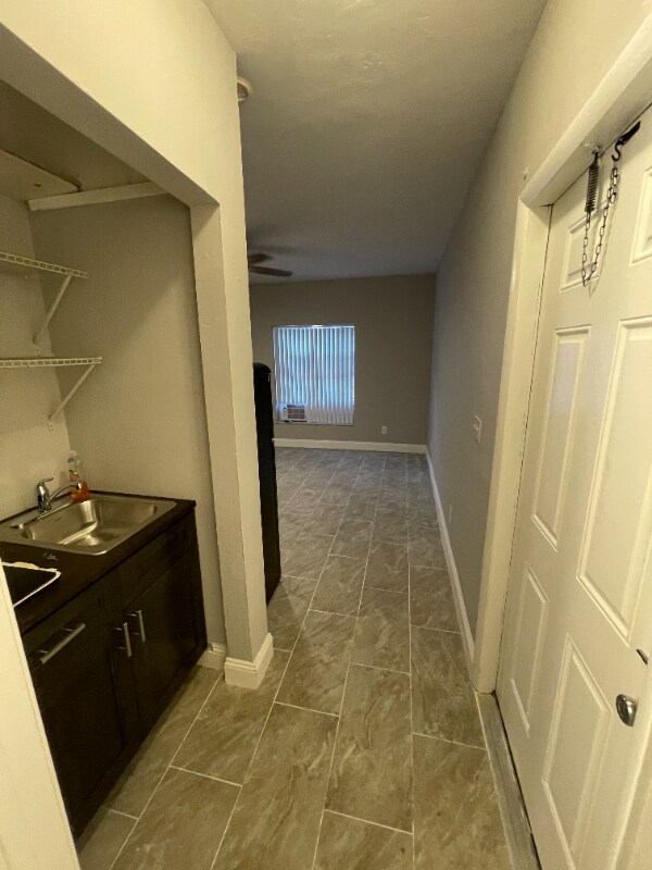Building Photo - 4865 SW 65th Way