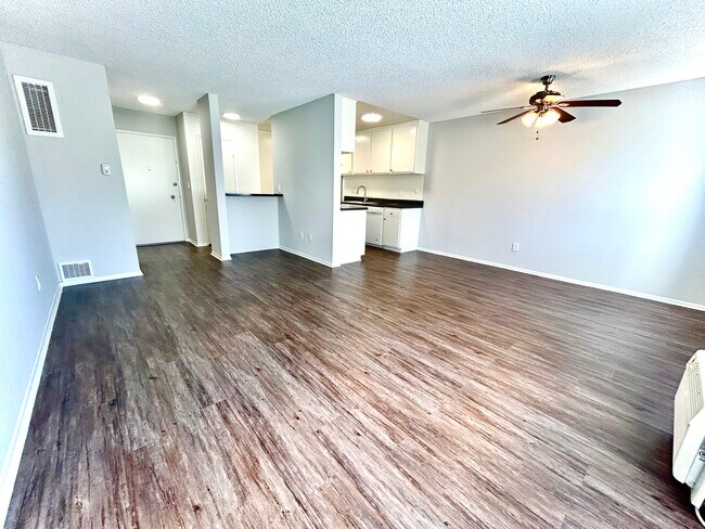 Foto del edificio - 14033 Burbank Blvd