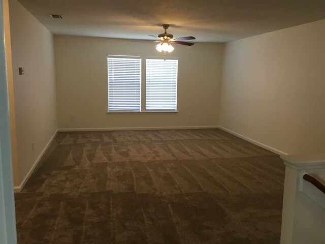 Foto del edificio - 385 Bostwick Cir