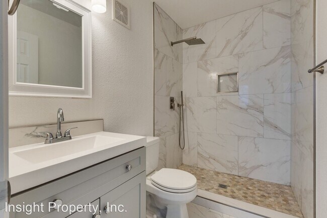 Foto del edificio - 2 br, 3 bath House - 7632 Almeria Ave.