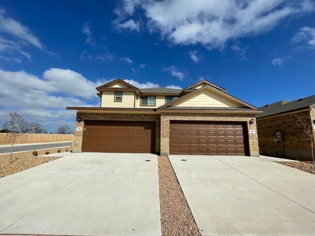 Foto del edificio - Fantastic Two-story Duplex with a huge bac...
