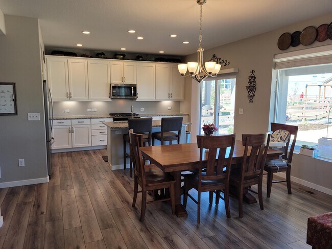 Building Photo - 10135 Thrive Ln