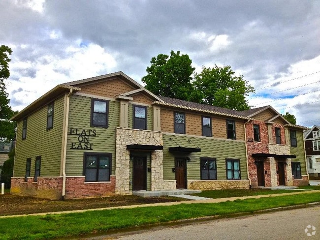 Building Photo - 902 N East St