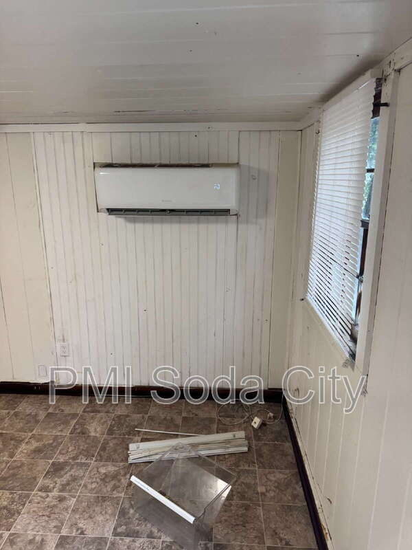 Foto del edificio - 211 E Brooks St