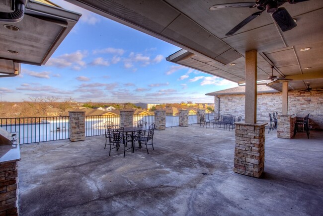 Building Photo - 3RD FLOOR CONDO IN SKYROCK WITH A VIEW!