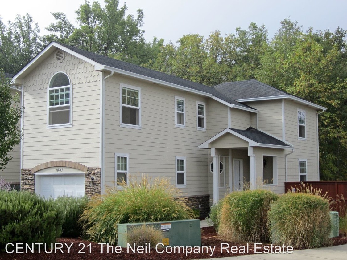 Primary Photo - 1441 Four Seasons Dr