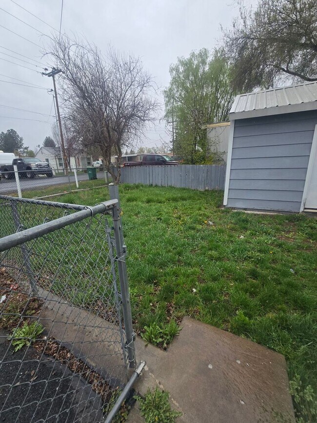 Foto del edificio - 2 bed 1 bath Recently Remodeled