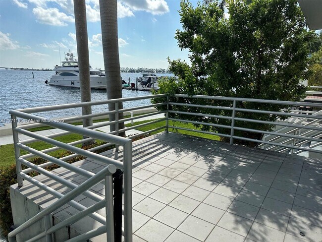 Building Photo - 1541 Brickell Ave