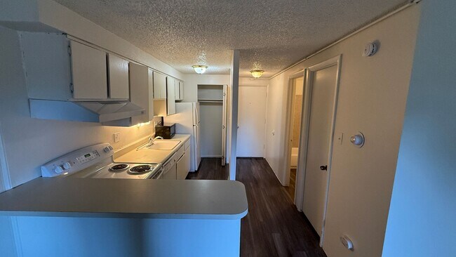 Building Photo - 1 Bedroom 1 Bathroom Condo in Country Club...