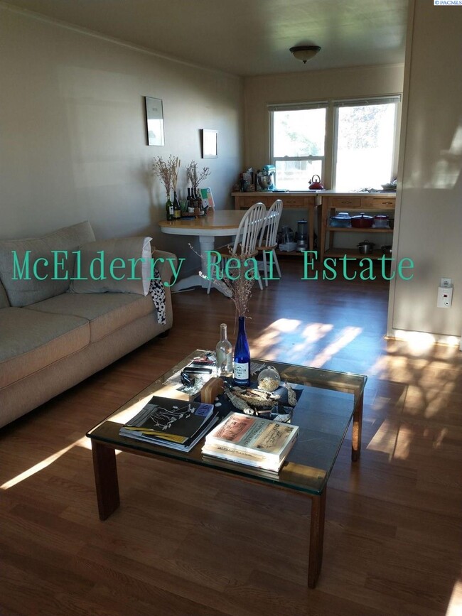 Building Photo - B Duplex