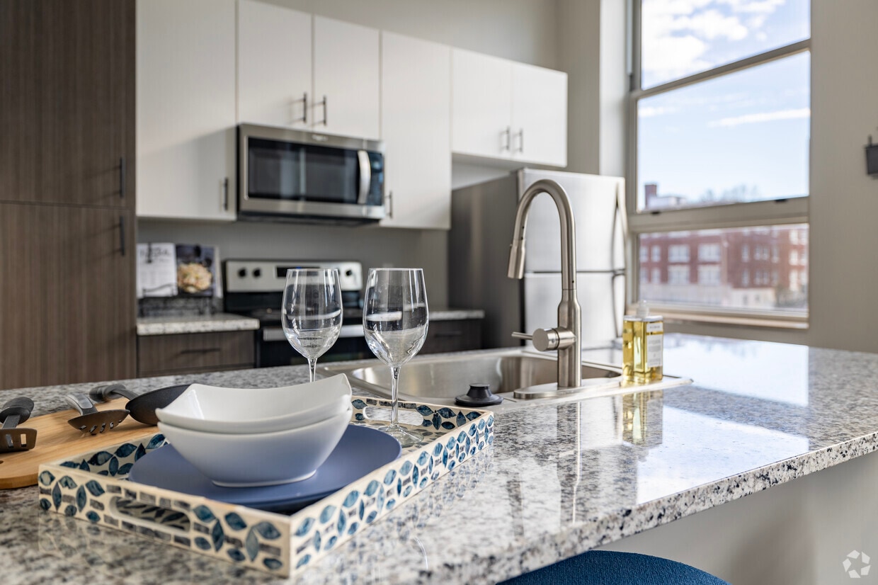 Residences at Delmar Divine - Residences at Delmar Divine