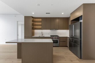 Building Photo - 610 Davis St