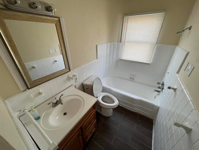 Foto del edificio - 8269 Rivard Ave