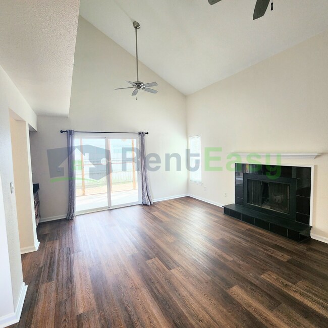 Foto del edificio - 5340 Chatham Lake Dr