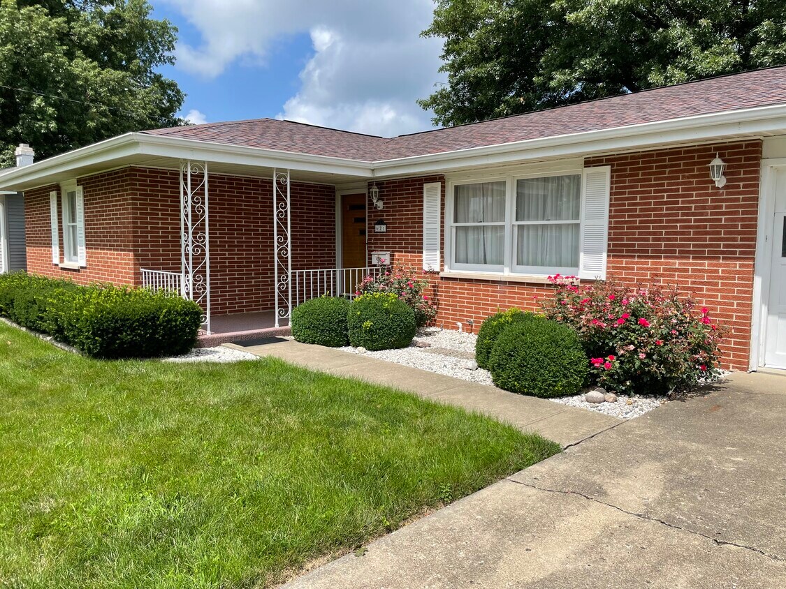 621 W Pauline St, Taylorville, IL 62568 House Rental in Taylorville