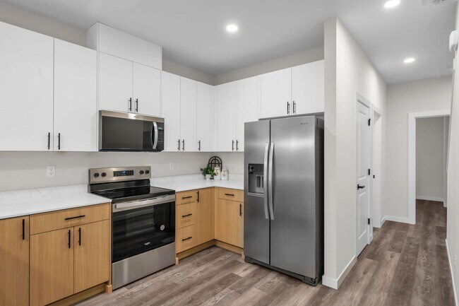 Foto del edificio - New Construction Luxury Townhome - Bright & Sunny End Unit