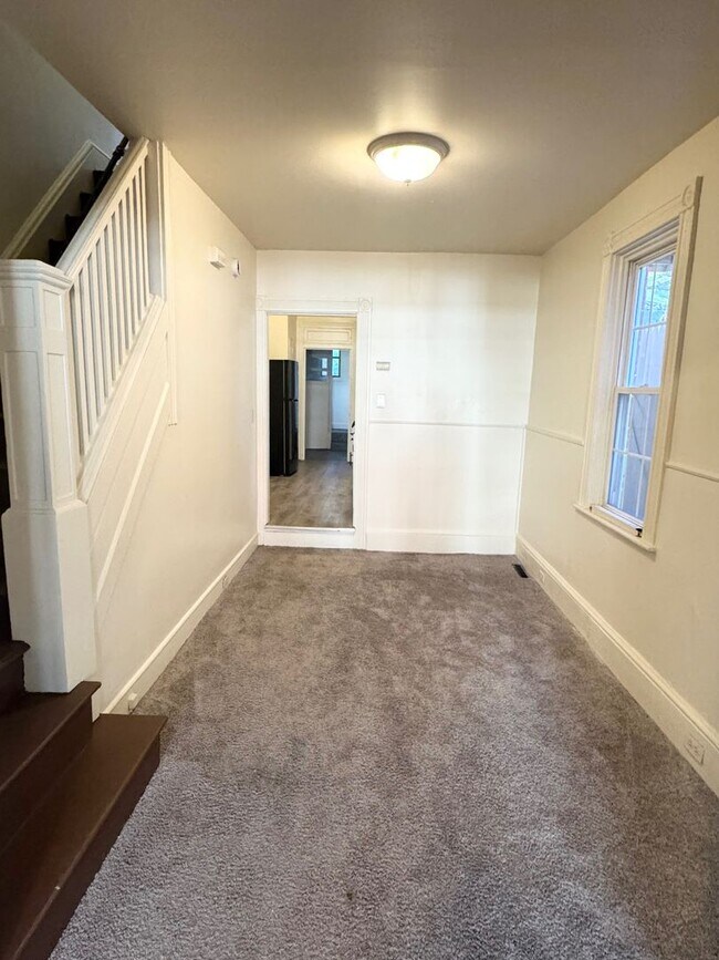 Building Photo - 3 Bedroom Semi-Detached Home