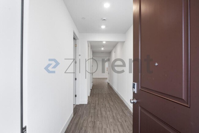 Building Photo - Unit