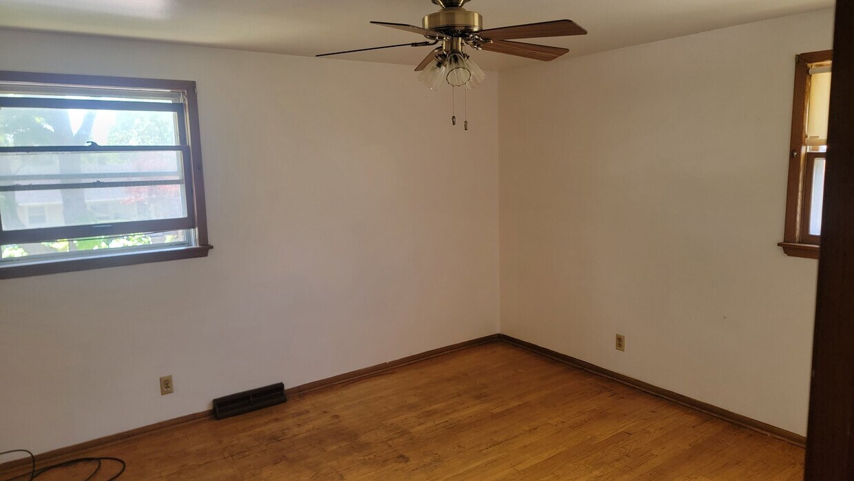Building Photo - 2908 W Carmen Ave