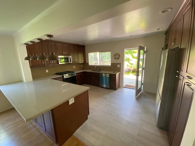 Kitchen3 - 1057 E Main St