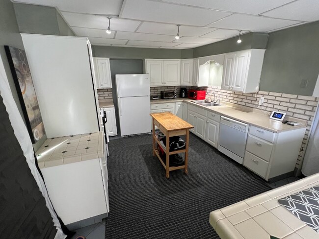 Foto del edificio - 1221 N Woodbridge St