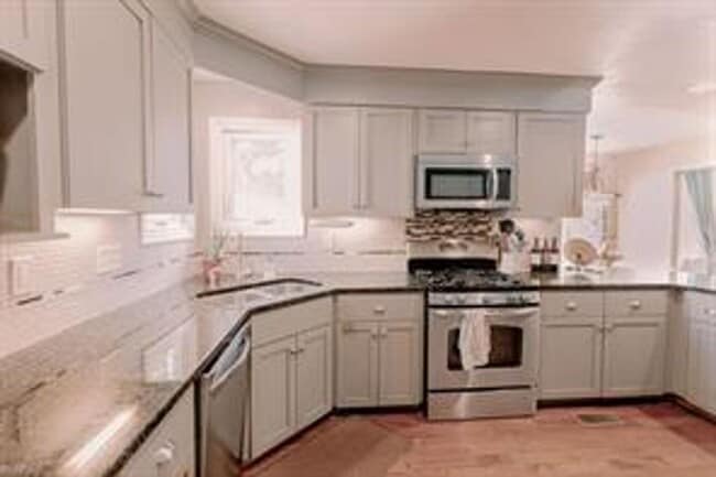 Building Photo - Gorgeous 4 bed, 3 bath in Great Bridge!