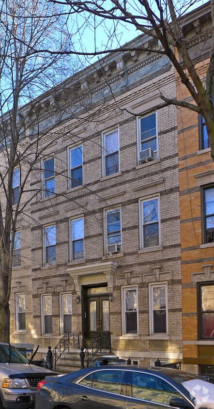 Primary Photo - 1828 George St