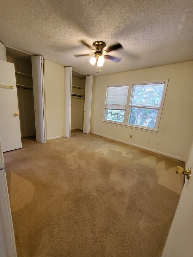 Building Photo - 25 Cavalier Ct