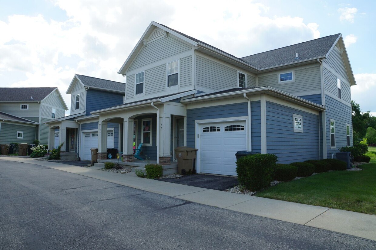 Foto principal - Fantastic 2-Bedroom, 1 3/4-bathroom, 2-car...
