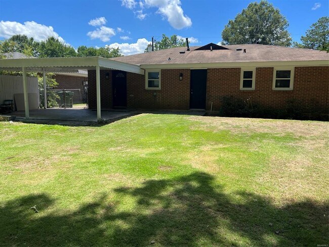 Foto del edificio - 4413 Guilford Rd
