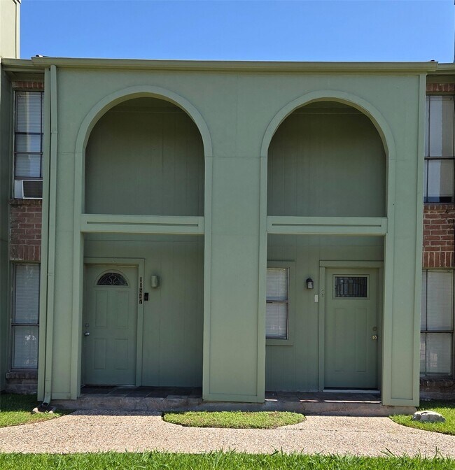 Building Photo - 11529 S Kirkwood Rd