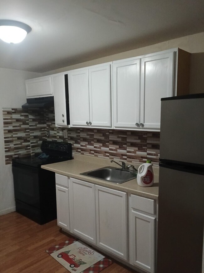 Foto del edificio - 539 W Maple St