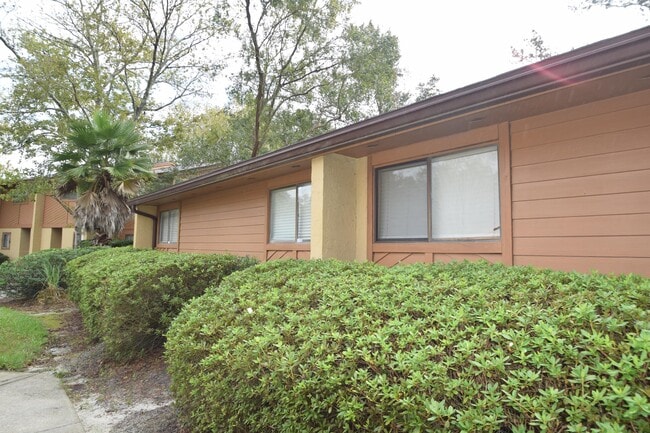 Building Photo - 85 Debarry Ave
