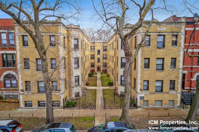 Foto del edificio - 2242 N Bissell St